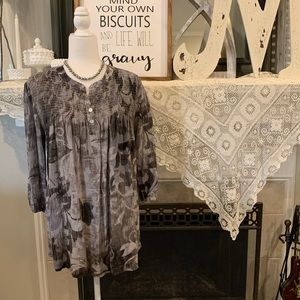 Yada black & gray top with smocking